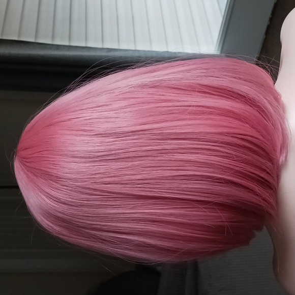 Short pink bobbed wig - Picture 3 of 4